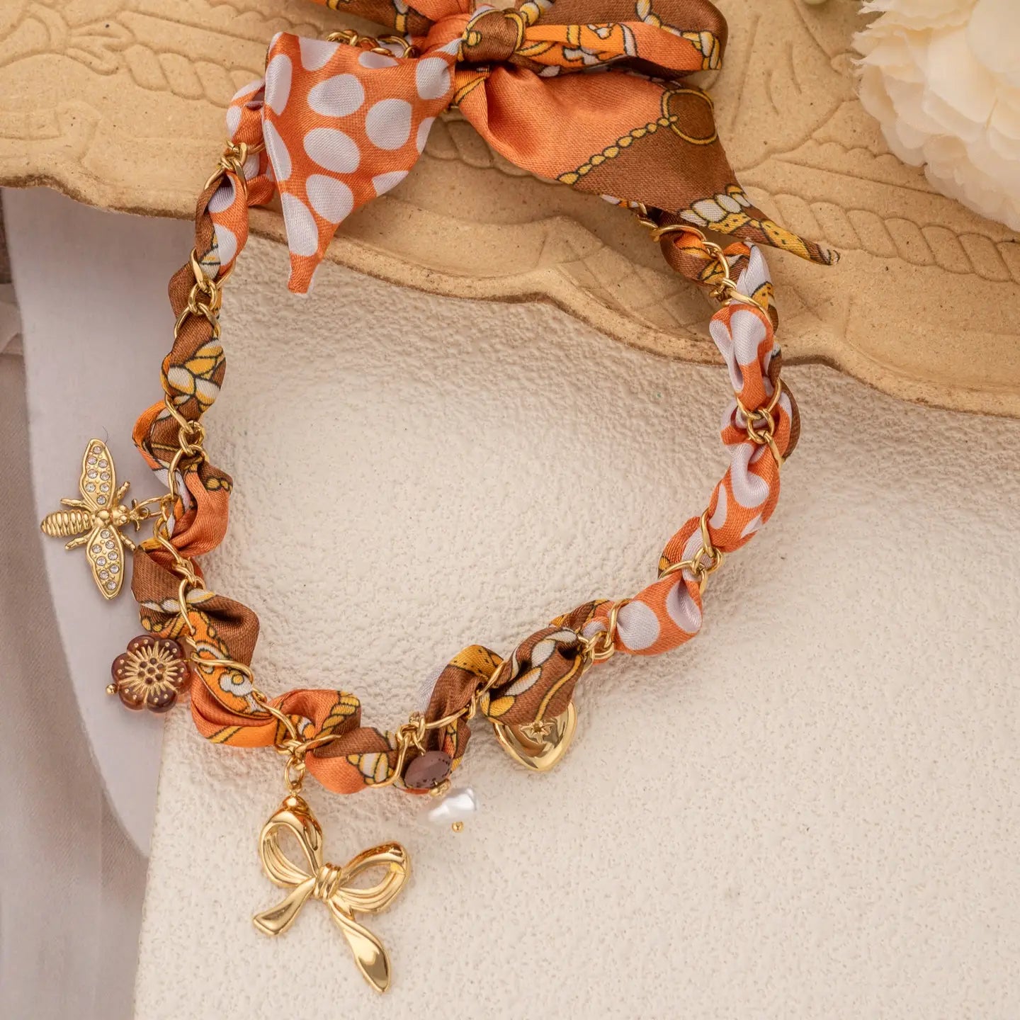 Collier foulard tressé orange