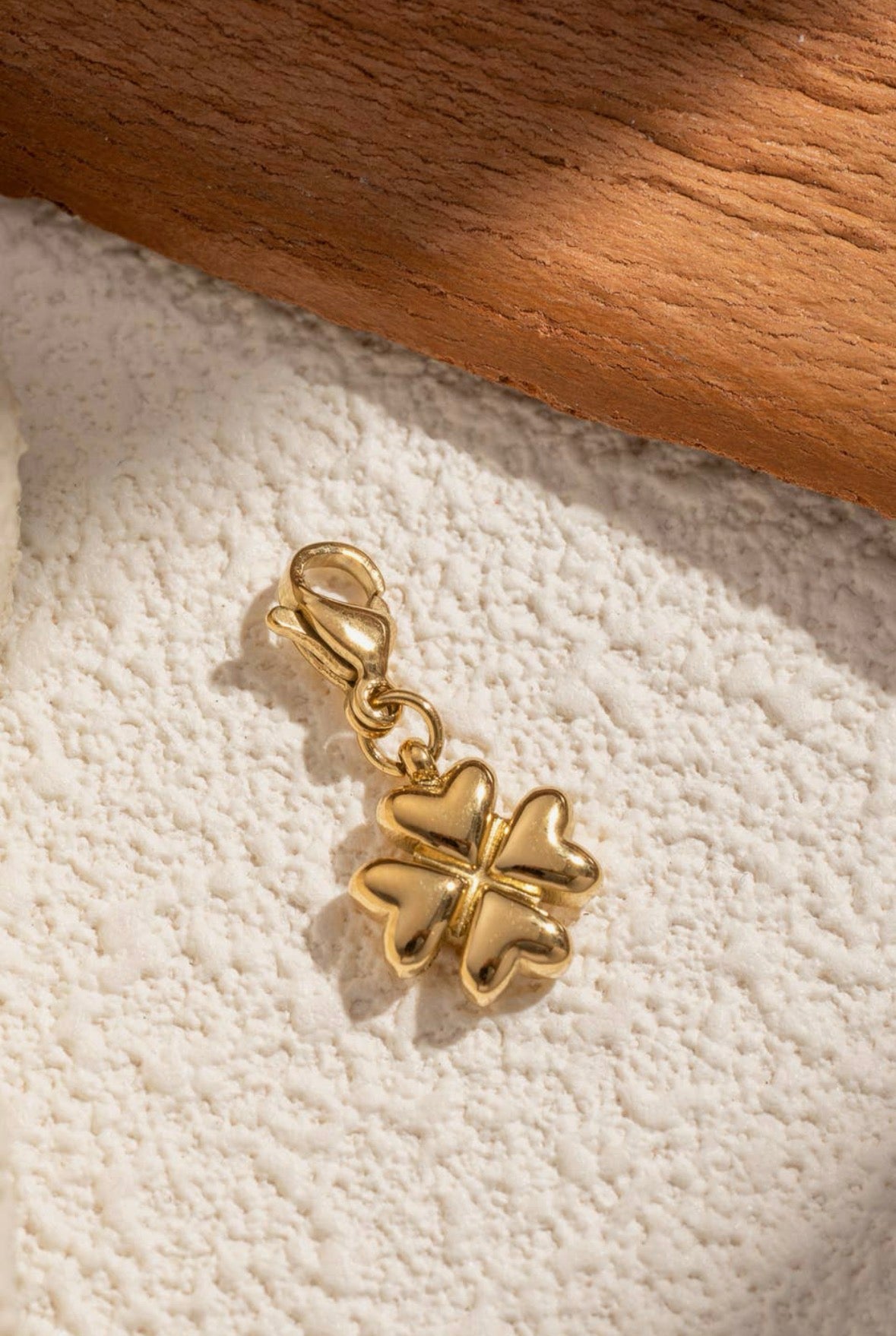 Charm doré
