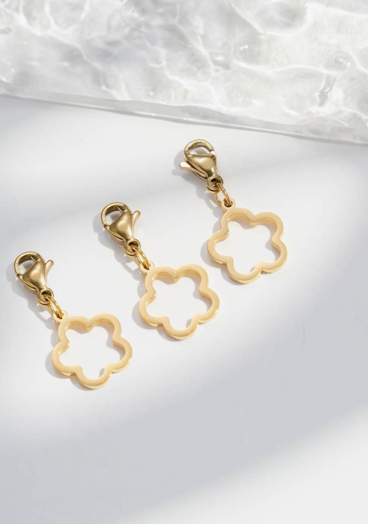 Charm doré