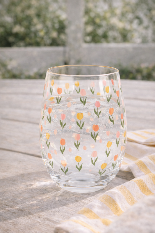 Verre tulipes fleuries