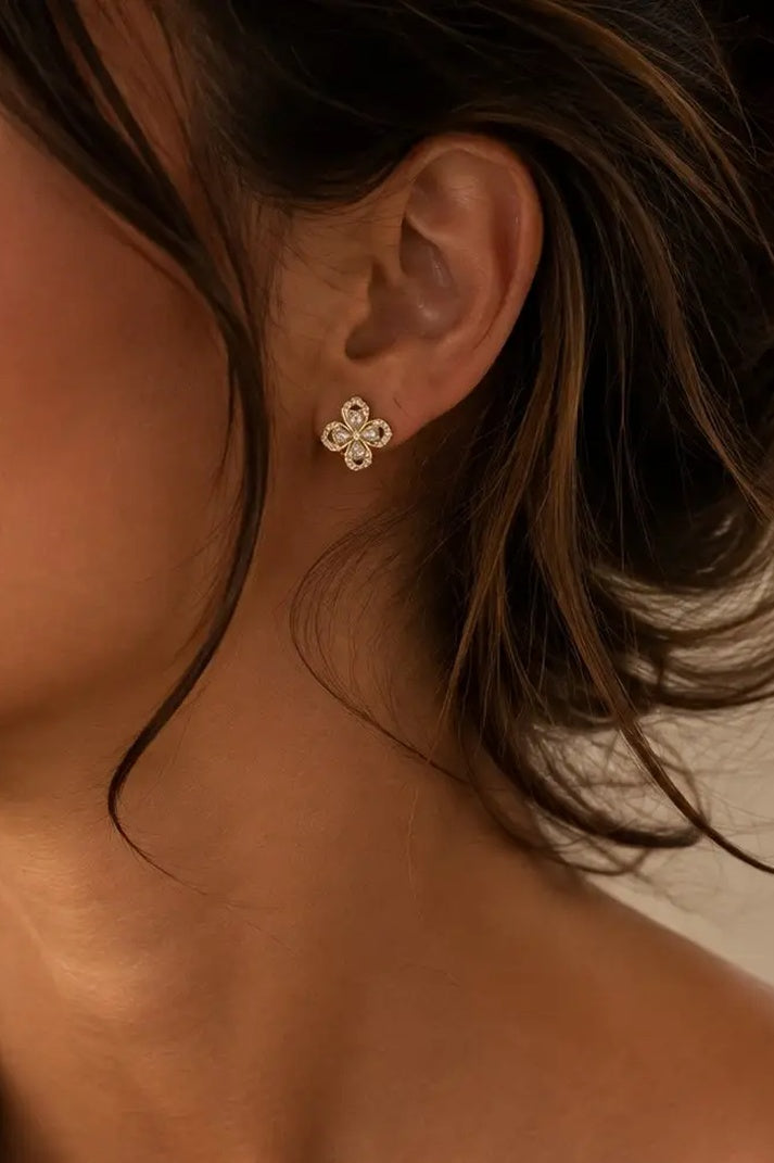Boucles d’oreilles fleur dorée