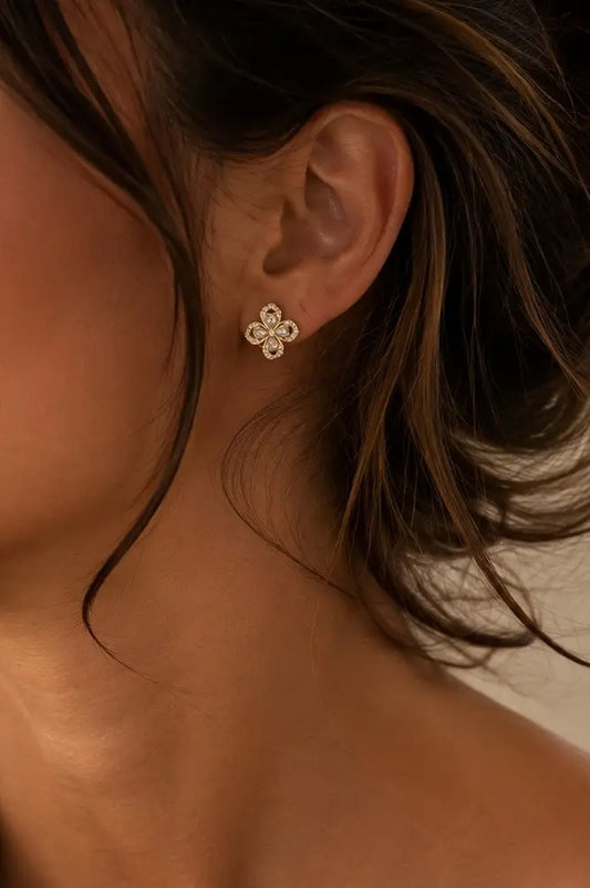 Boucles d’oreilles fleur dorée
